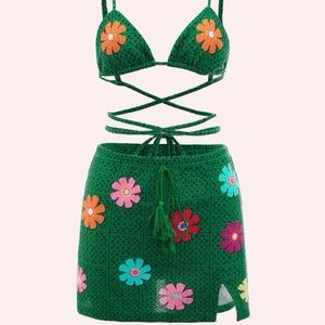 Floral Pattern Crisscross Tie Backless Crop Cami Top & Split Hem Skirt